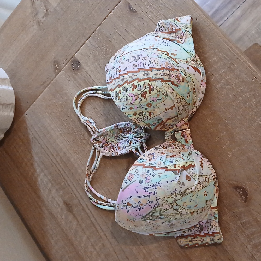 Victoria's Secret The Fabulous Strappy Push-up Padded Bikini Top. Size 34C - Picture 5 of 17